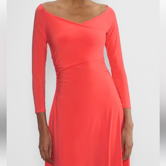 NWT! Aritzia Babaton Title Dress in Cherry Red Off-the-Shoulder Midi Size S - Picture 2 of 8
